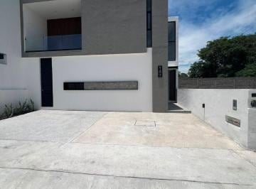 Casa de 3 habitaciones, Colima · Casa en Venta en Coto Privado Zona Norte de Colima La Herradura Residencial 3 Recamaras 2.5 Baños