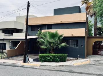 Casa de 3 habitaciones, Monterrey · Casa en Renta Satelite Frente a Parque