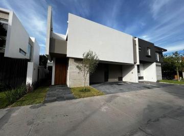 Casa en condominio · 315m² · 3 Recámaras · 3 Estacionamientos · Casa en Renta en Solares, Coto III, Zapopan