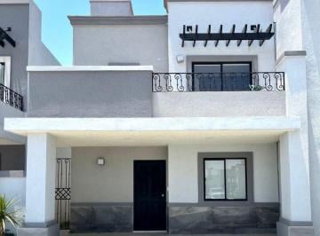 Casa · 108m² · 3 Recámaras · 2 Estacionamientos · Casa en Venta en Señeros Residencial - (4)