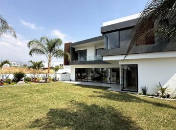 Casa · 482m² · 4 Recámaras · 2 Estacionamientos · Casa en Venta en Fraccionamiento Lomas de Cocoyoc