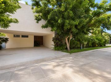 Casa de 3 habitaciones, Mérida · Casa en Tamara Residencial Mérida por $11.9 m | Alberca, Mármol y Paneles Solares