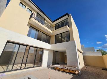 Casa de 4 habitaciones, San Luis Potosí · Casa en Venta con Alberca en Club de Golf La Loma San Luis Potosí
