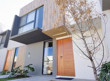 Casa · 127m² · 4 Recámaras · 2 Estacionamientos · Casa en Venta con Recámara en Pb en Aurora, Zakia, Querétaro