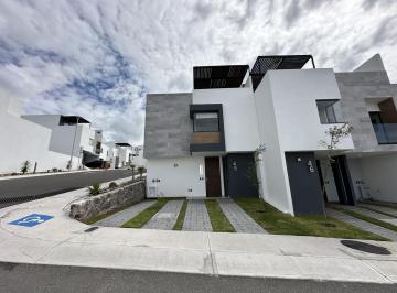 Casa · 165m² · 3 Recámaras · 2 Estacionamientos · Casa en Venta con Recámara en Planta Baja Entrecielos, Zibatá, Querétaro