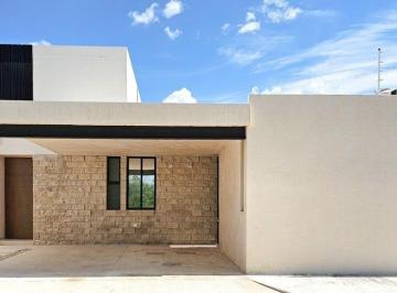 Casa · 209m² · 3 Recámaras · 2 Estacionamientos · Casa en Venta en Cholul Equipada y Amueblada
