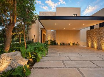 Casa de 4 habitaciones, Mérida · Casa Exclusiva en Venta | 4 Recámaras, Alberca y Acabados de Lujo