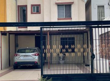 Casa · 127m² · 3 Recámaras · 4 Estacionamientos · Casa en Venta en Bosques del Poniente, Santa Catarina, N. L.