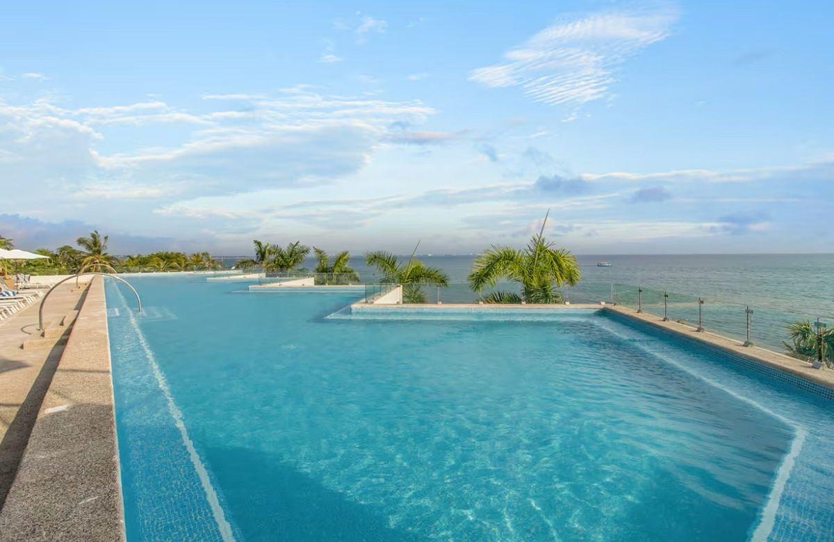Beachfront Condo with Amenities in La Cruz de Huanacaxtle, Riviera Nayarit