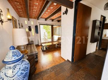 Casa · 210m² · 4 Recámaras · 1 Estacionamiento · Casa Colonial
