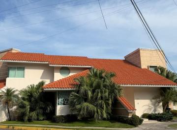 Casa · 3 Recámaras · 2 Estacionamientos · Casa en Costa de Oro
