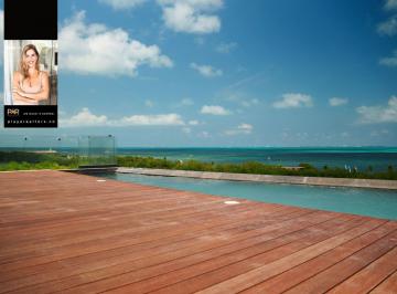 Casa · 450m² · 4 Recámaras · 1 Estacionamiento · Hermosa Casa de Lujo de Venta en Cancún - Plusvalía y Confort