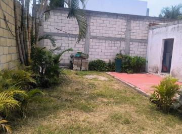 Casa de 2 habitaciones, Cuautla · Casa de 160 m² con 2 Recámaras en Venta en Lázaro Cárdenas, Para Remodelar