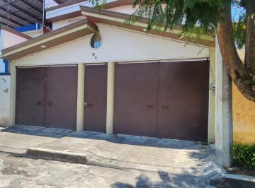Casa · 4 Recámaras · 2 Estacionamientos · Casa - Purembe