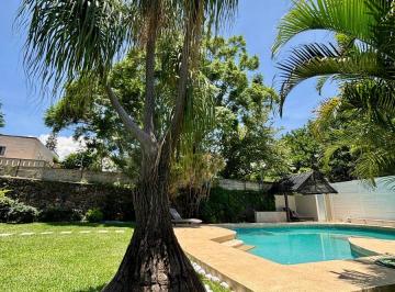Casa de 3 habitaciones, Cuernavaca · Vendo Casa en Zona Dorada Gran Jardin y Alberca