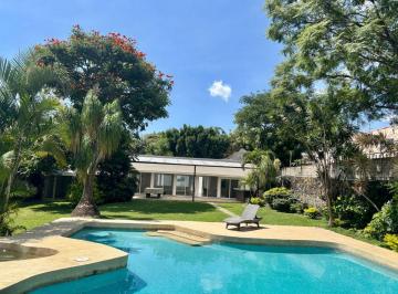 Casa de 3 habitaciones, Cuernavaca · Vendo Casa en Cuernavaca Alberca, Jacuzzi, Jardin Maduro