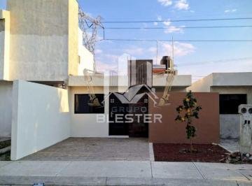 Casa de 2 habitaciones, Celaya · Casa de 112 m² con 2 Recámaras en Venta en Pirules de Silva