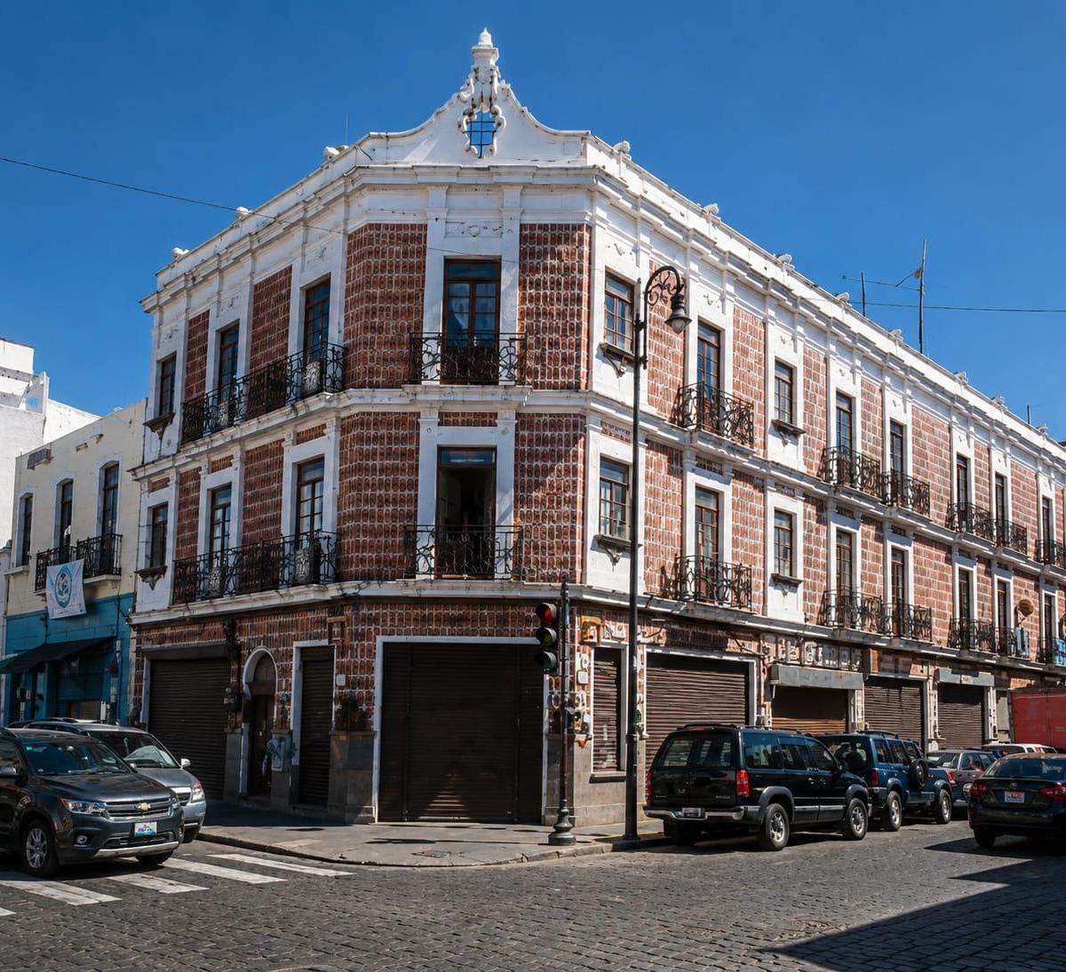 Edificio en Venta con Departamentos, Locales y Bodegas