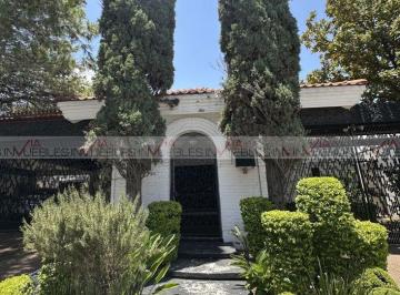 Casa · 704m² · 3 Recámaras · 5 Estacionamientos · Casa en Venta en Bosques del Valle