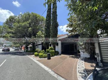 Casa · 704m² · 3 Recámaras · 5 Estacionamientos · Casa en Venta en Bosques del Valle