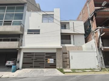 Casa · 460m² · 3 Recámaras · 2 Estacionamientos · Casa Moderna de 3 Recámaras y Alberca en Venta en Colinas de San Jerónimo