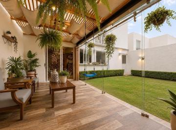 Casa en condominio · 202m² · 3 Recámaras · 3 Estacionamientos · Casa en Venta en Metepec El Castaño con Estudio o Habitación en Planta Baja