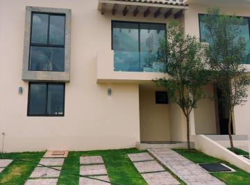 Casa · 221m² · 4 Recámaras · 2 Estacionamientos · Venta de Residencia en Zibata, Queretaro