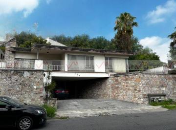 Casa · 330m² · 3 Recámaras · 2 Estacionamientos · Casa en Venta en Monterrey