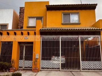 Casa · 252m² · 3 Recámaras · 2 Estacionamientos · Casa en Venta en Bosques de Las Cumbres