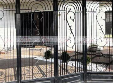 Casa · 330m² · 3 Recámaras · 4 Estacionamientos · Casa en Renta en Lomas del Roble