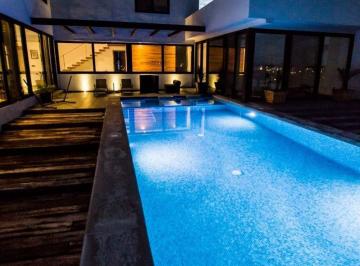 Casa · 535m² · 3 Recámaras · 3 Estacionamientos · Casa de 1375 m² con 3 Recámaras en Venta en Zirándaro