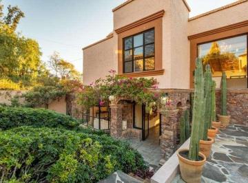 Casa · 368m² · 5 Recámaras · Casa de 510 m² con 5 Recámaras en Venta en Villa de Los Frailes