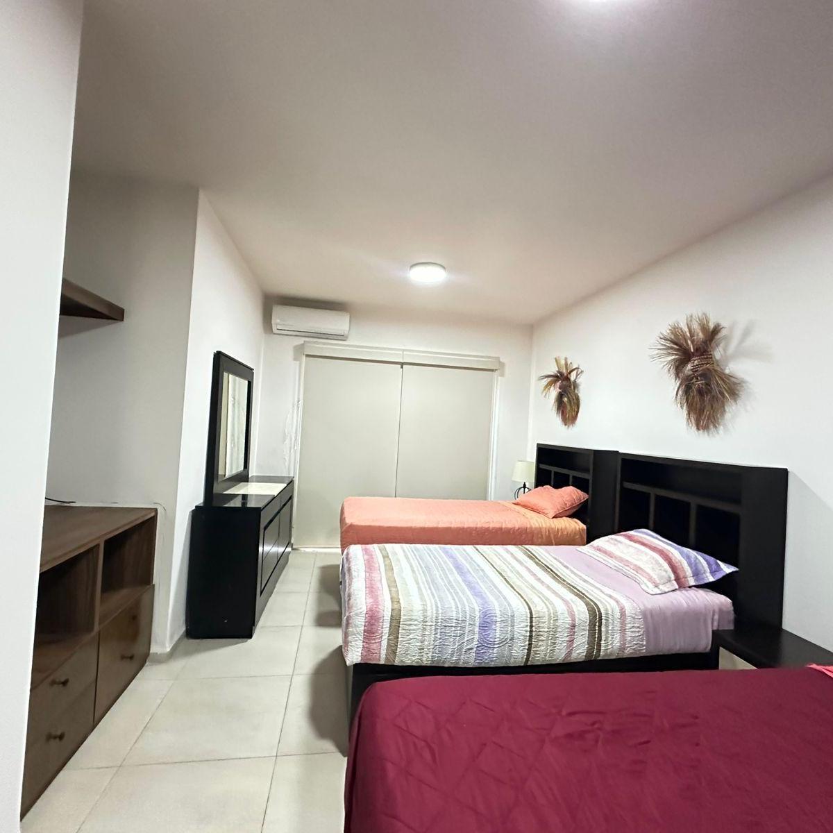 140 m&sup2; Apartment with 3 Bedrooms for Rent in Zirándaro