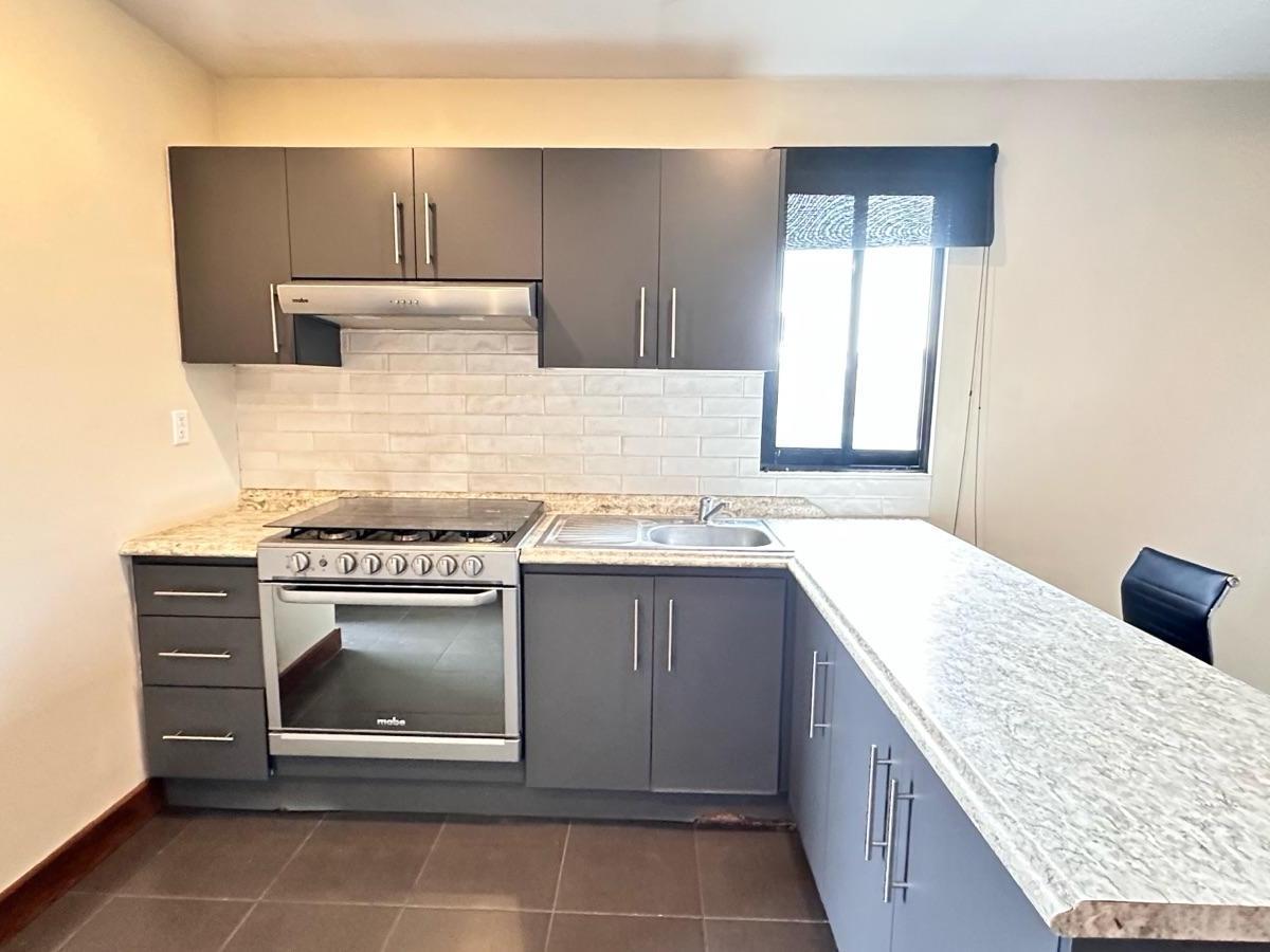 80 m&sup2; Apartment with 2 Bedrooms for Rent in Zirándaro