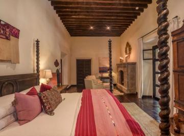 Casa · 1200m² · 6 Recámaras · 1 Estacionamiento · Casa de 1364 m² con 6 Recámaras en Venta en San Miguel de Allende Centro