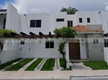 Casa · 170m² · 2 Recámaras · 2 Estacionamientos · Casa en Renta en Saltillo