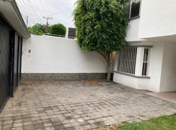 Casa · 210m² · 3 Recámaras · 2 Estacionamientos · Casa en Venta/renta en Fraccionamiento Jurica, Querétaro, Qro.