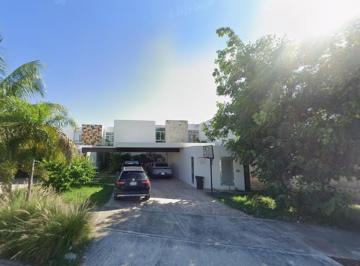 Casa de 4 habitaciones, Mérida · El Estilo de Vida Que Mereces: Exclusiva Residencia en Venta en Altabrisa (Calle 20 #396)