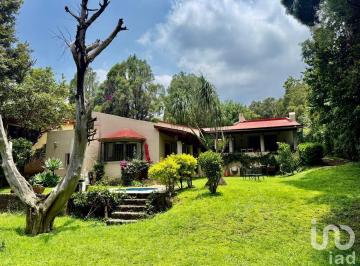 Casa · 268m² · 4 Recámaras · 3 Estacionamientos · Se Vende Casa con Amplio Jardín y Naturaleza a Minutos del Centro de Tepoztlán