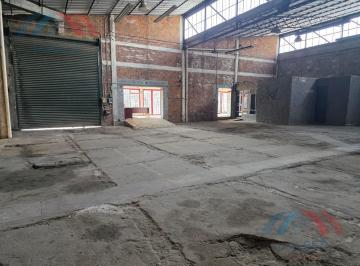 Local comercial · 570m² · 5 Estacionamientos · Local en Renta en Los Volcanes