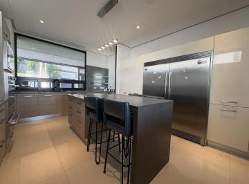 Casa · 566m² · 4 Recámaras · 3 Estacionamientos · Residencia de Lujo!
