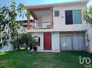 Casa · 130m² · 2 Recámaras · 2 Estacionamientos · Casa en Venta, a 5 Minutos de Plazas Galerías y Tulipanes en Cuernavaca