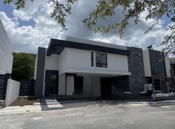 Casa · 408m² · 4 Recámaras · 3 Estacionamientos · Casa en Venta en Los Henares, El Ranchito, Santiago