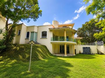 Casa de 4 habitaciones, Zapopan · Casa en Venta en Ciudad Bugambilia Segunda Sección. Frente Al Club