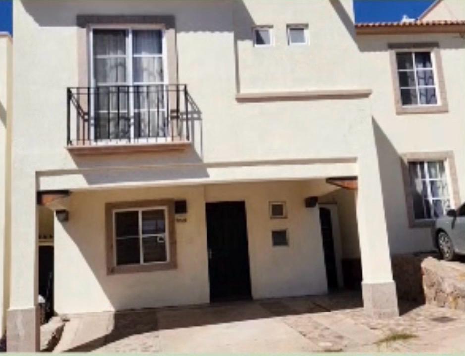 Venta de Casa en Fracc Santa Lucia a Espaldas de American School Frente a Parque