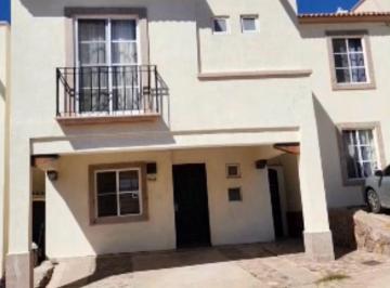 Casa · 143m² · 3 Recámaras · 3 Estacionamientos · Venta de Casa en Fracc Santa Lucia a Espaldas de American School Frente a Parque