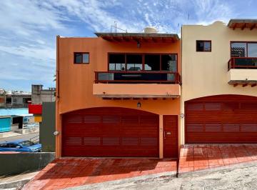 Casa · 215m² · 4 Recámaras · 2 Estacionamientos · Casa Nueva en Venta Boca del Río