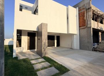 Casa · 214m² · 3 Recámaras · 2 Estacionamientos · Casa en Venta Lomas del Dorado Boca del Rio Veracruz