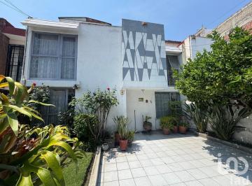 Casa · 180m² · 4 Recámaras · 2 Estacionamientos · Casa en Venta, La Floresta Coyoacán