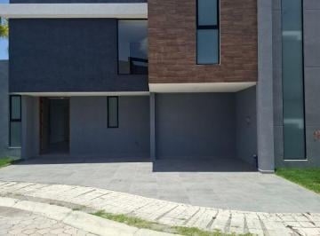 Casa de 5 habitaciones, San Andrés Cholula · Bonita Casa en Venta en Lomas de Angelópolis con 5 Recámaras C/baño, una en Planta Baja